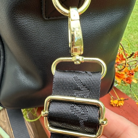 Betsey Johnson Weekend/Travel Bag/carryon/ vacation/ holiday/adjustable strap - Picture 8 of 16